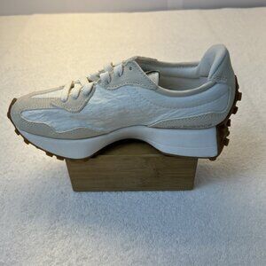 New Balance Linen with Sea Salt Olivine Green Women SZ 6 New in Box